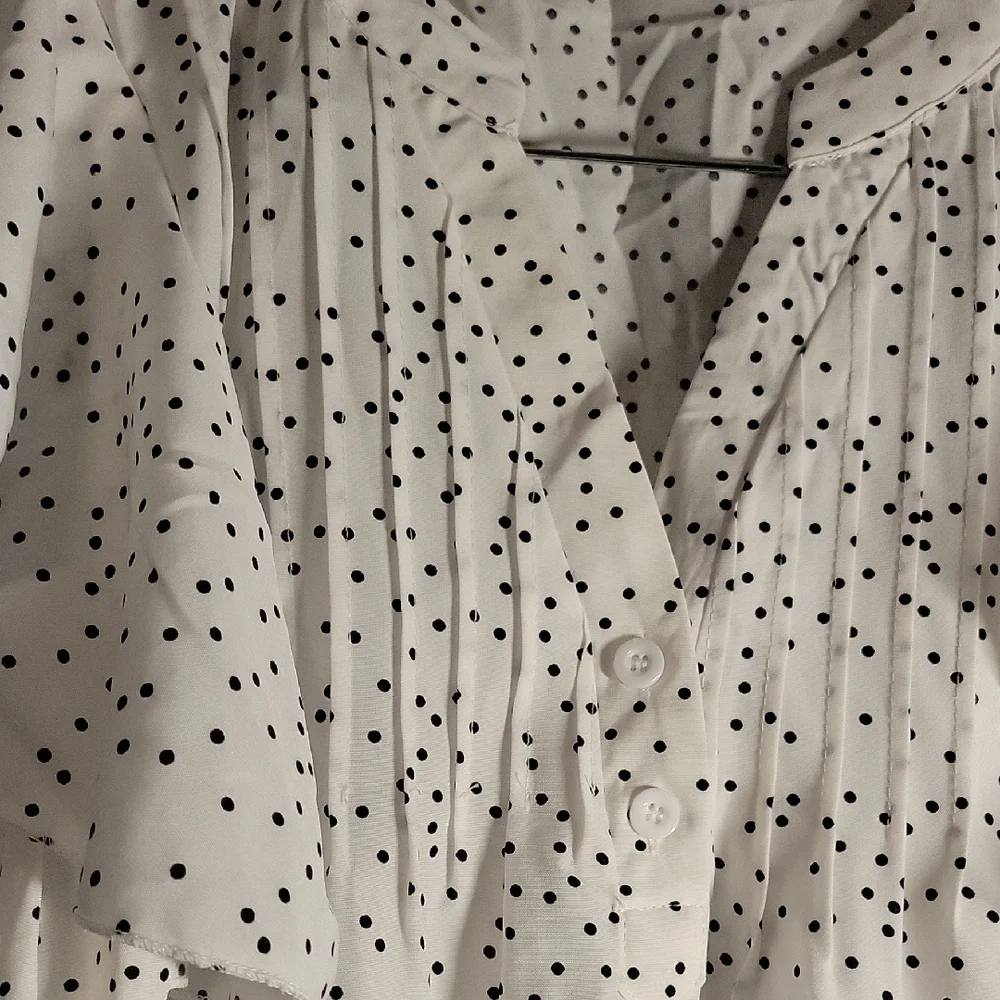 NWOT Shein Curve Polka Dot Flowy Blouse Set in White and Navy 1XL - Picture 3 of 8